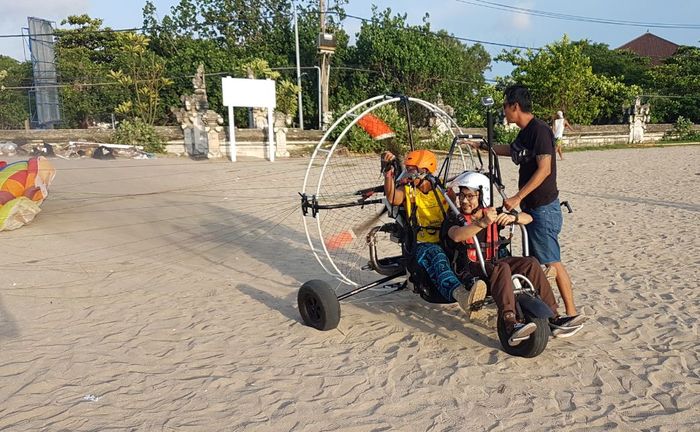 Bisa dinaiki oleh 2 orang secara tandem.