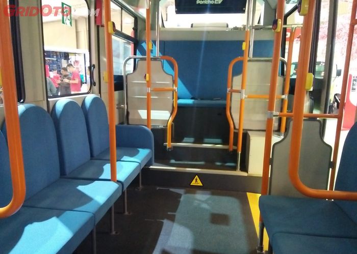 Tempat duduk Hino Poncho EV