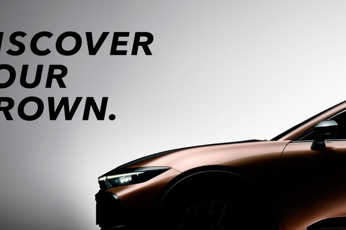 Teaser mobil baru Toyota Crown yang akan diluncurkan pada 15 Juli 2022.