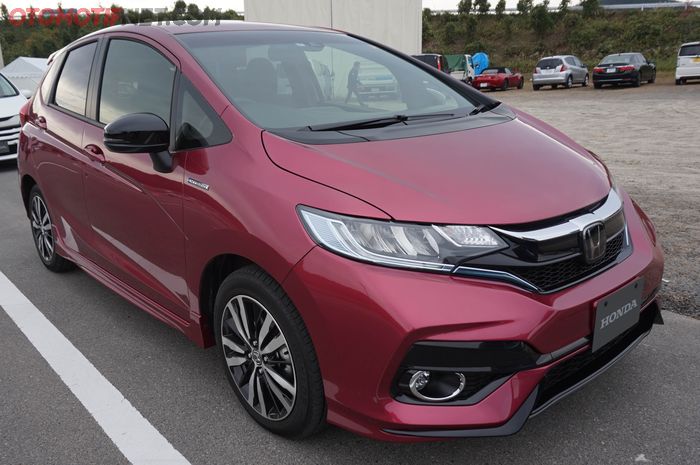 Honda Jazz Hybrid tampangnya nggak beda kok sama Honda Jazz yang dijual di Indonesia