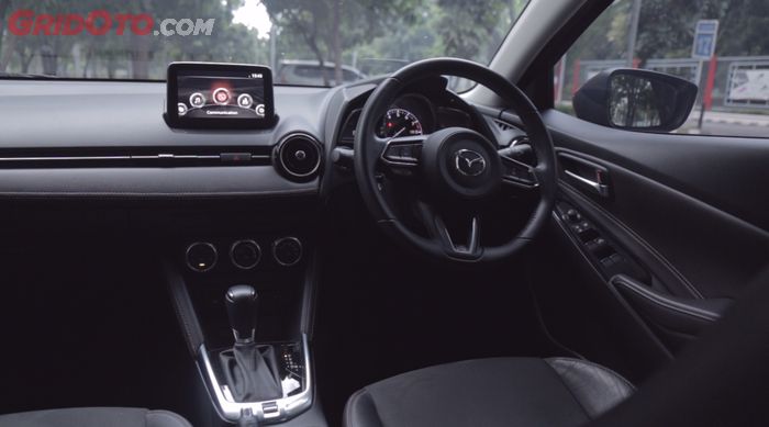 Interior Mazda2 (Komparasi Compact Hatchback)