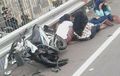 Salah Jalan Masuk Tol, 5 Remaja Putri Naik Motor Dihajar Honda Brio