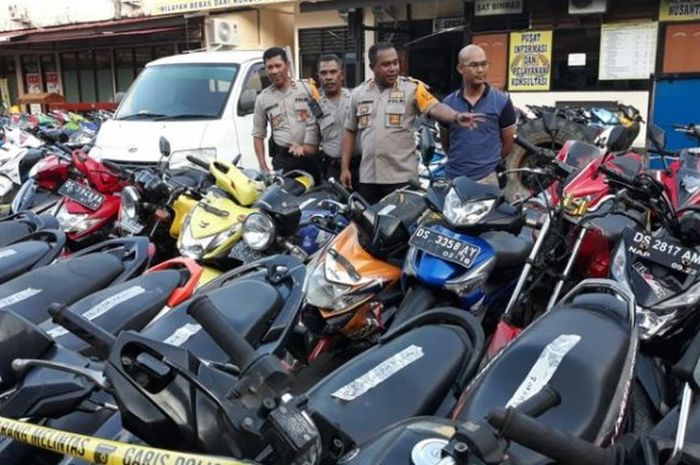 Barang bukti 39 motor hasil curian hasil penggeledahan di Rusunawa milik Universitas Cendrawasih, Papua