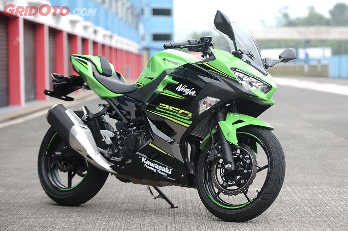 Kawasaki New Ninja 250 menggunakan ban baru