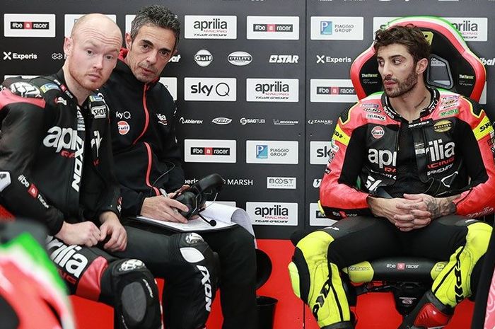 Bradley Smith (kiri) menggantikan Andrea Iannone pada MotoGP 2020