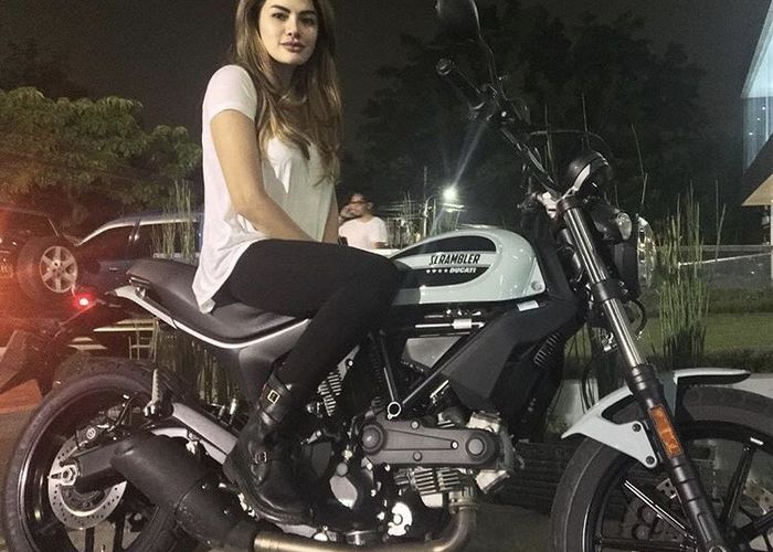 Porno godak squirts Yalangoch ayol jinsiy aloqasi aks etgan Doktor Zaytsevoning kundaligi filmini tomosha qiling