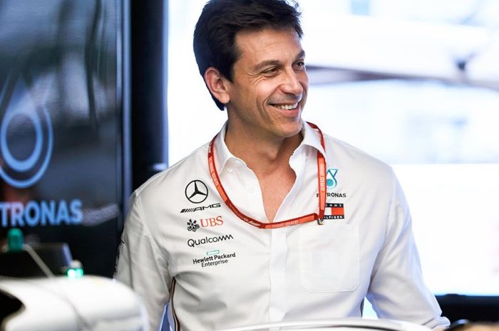 Toto Wolff masih betah berada di Mercedes