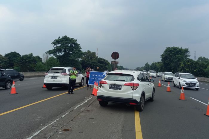 Ilustrasi contraflow di ruas tol Tangerang-Merak