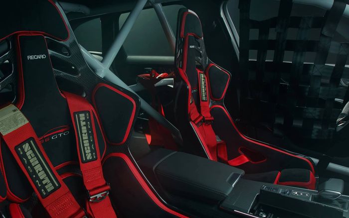 Kabin Audi RS6 GTO ini juga ikutan di rombak.