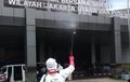 Pencegahan dari Virus Covid-19, Bapenda Semprot Disinfektan di Kantor Samsat Jakarta Utara dan Pusat