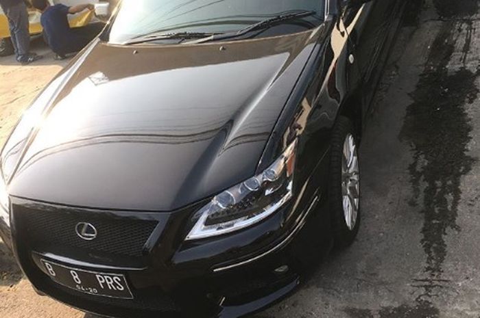 Limusin Lexus untuk disewakan