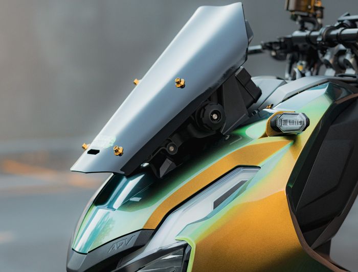 Tampang depan Honda ADV 150 makin gagah pasang winshiled model X-ADV 750