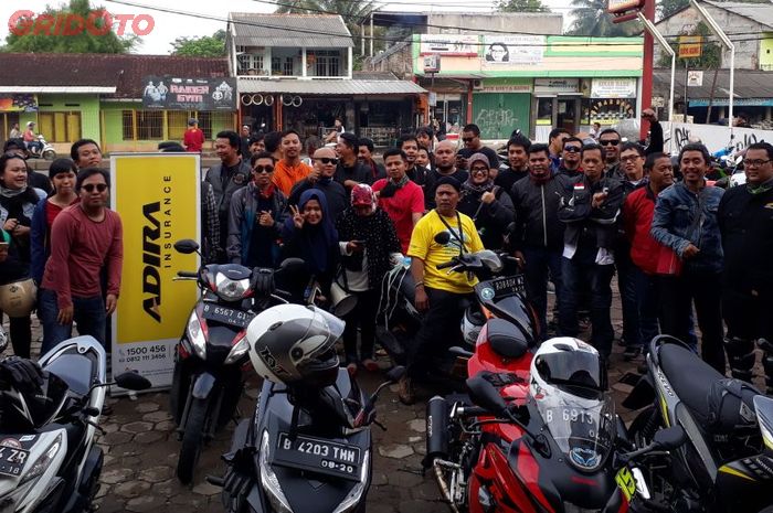 Ilustrasi  Adira Insurance bersama komunitas motor