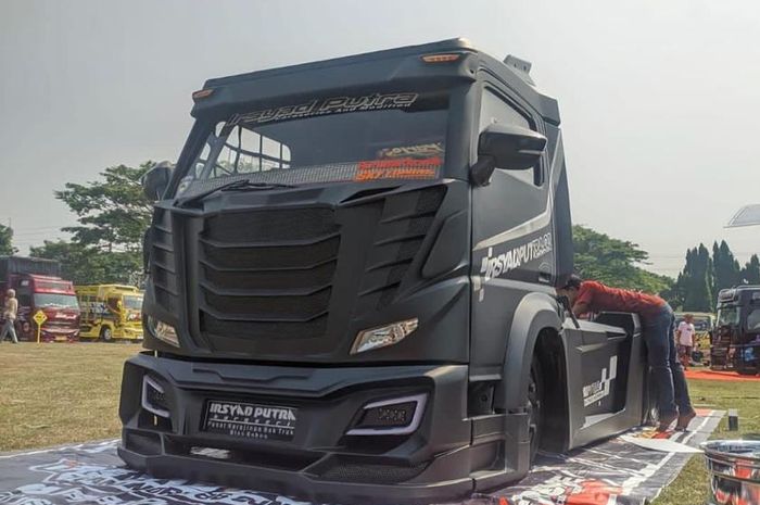 Modifikasi bodi Mitsubishi Fuso Canter tampil garang pakai bahan besi