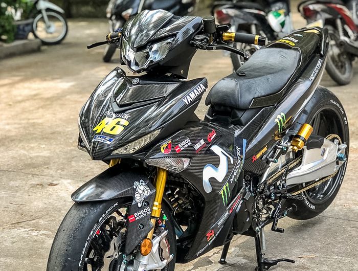 Stiker bernuansa motor Yamaha M1 MotoGP 
