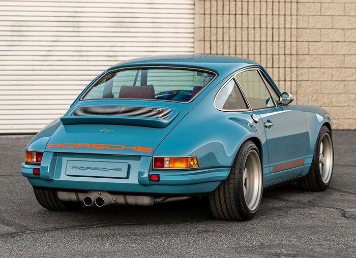 Baju luar Porsche 911 dibuat segar dengan bungkusan kelir Perfect Blue