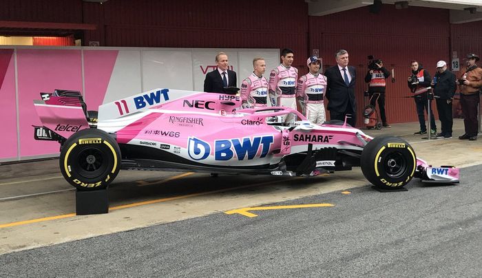 Mobil F1 Force India tampak samping