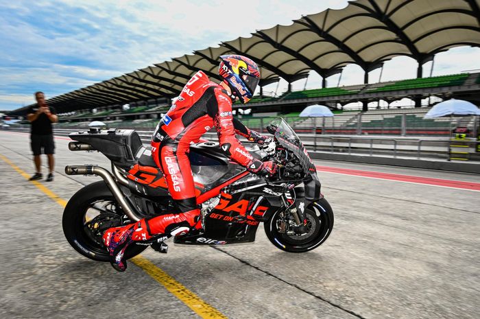 Menjelang musim MotoGP 2023, pembalap tim Tech3 GasGas, Augusto Fernandez melakukan shakedown test di Sirkuit Sepang, Malaysia 