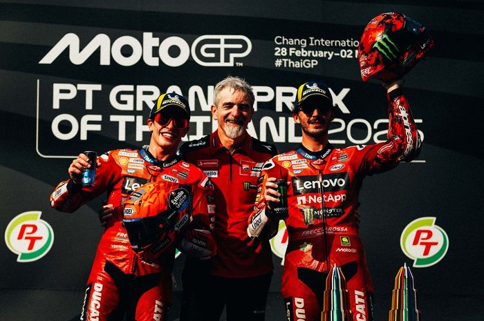 Marc Marquez dianggap meniru cara Valentino Rossi buat menyingkirkan Pecco Bagnaia