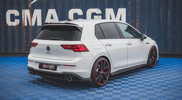 Tampilan belakang VW Golf Mk8 hasil garapan Maxton Design
