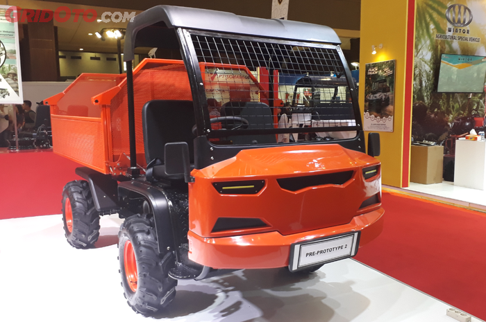 Prototype Mobil pedesaan khusus pengangkut sampah yang ditampilkan di stand pameran PT KMW (Kiat Mah