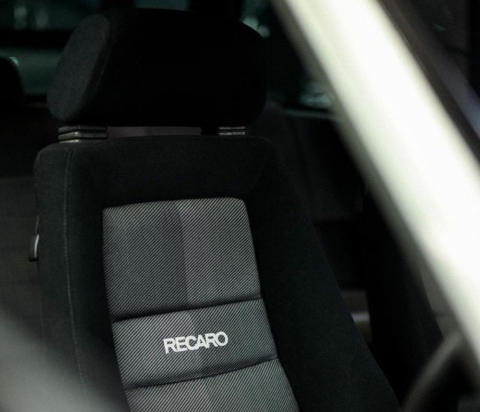 Bagian kabin Honda Civic Nouva sudah terpasang jok Recaro LX
