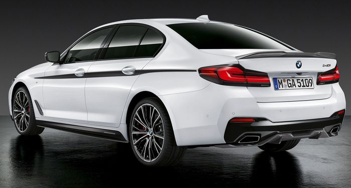 Tampilan belakang M Performance dari BMW untuk BMW seri-5 G30 LCI