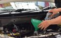 Cari Aman Malah Rugi, Ini Kebiasaan Yang Salah Saat Ganti Oli Mesin, Tenaga Mobil Jadi Loyo