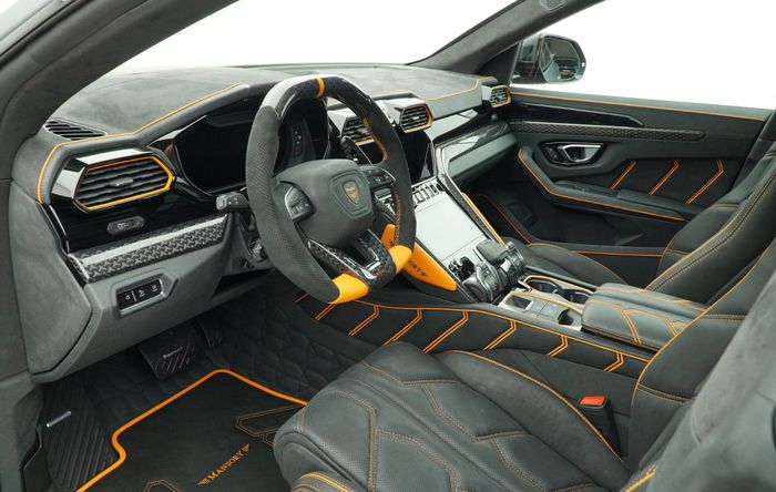 Tampilan dalam kabin Lamborghini Urus Venetus 