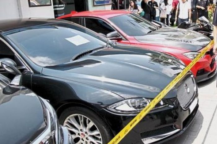 Koleksi mobil mewah ratu narkoba Queenpin yang baru ditangkap