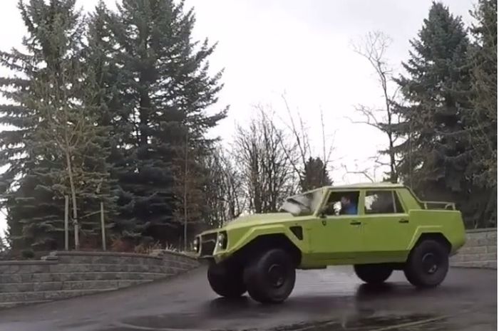 Jip Lamborghini LM002