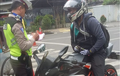 Boleh Enggak Sih Pasang Stiker Pelat Nomor Bagi Moge yang Gak Punya Dudukan? Ini Jawaban Polisi