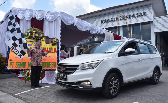 Nathan Sun, Direktur Sales Wuling Motors  saat meresmikan dealer Wuling Kumala Denpasar, Bali