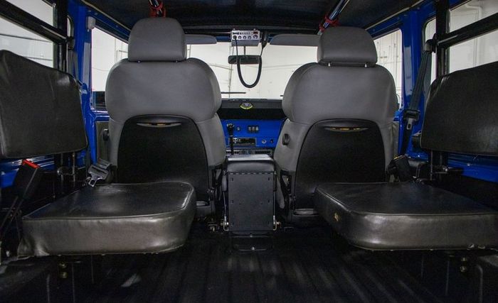 Interior Toyota Land Cruiser FJ40 dikembalikan lagi kondisinya