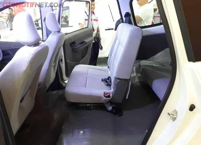 Baris kedua Wuling Formo 7-seater yang dijual Rp 1 juta lebih mahal dari varian 8-seater