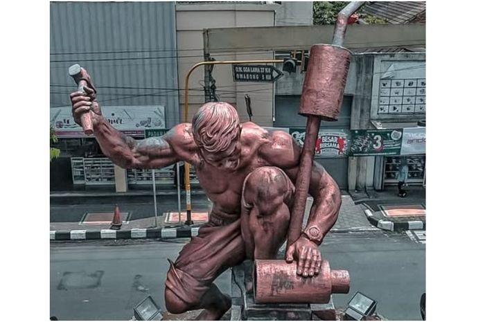 Tugu Knalpot di Kabupaten Purbalingga