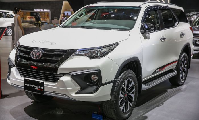 Ilustrasi Toyota Fortuner TRD