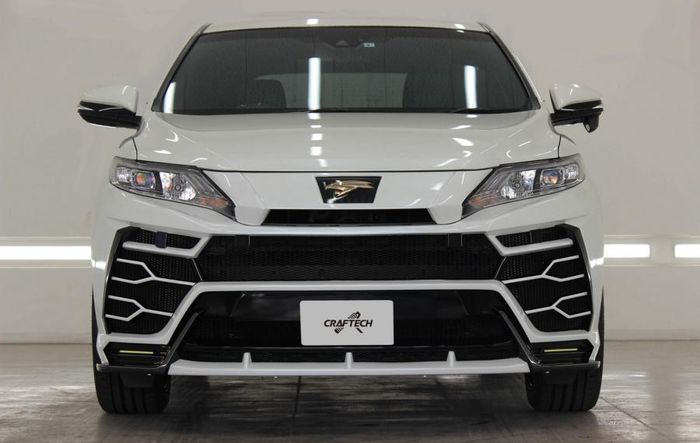 Operasi wajah Toyota Harrier bertampang Lamborghini Urus