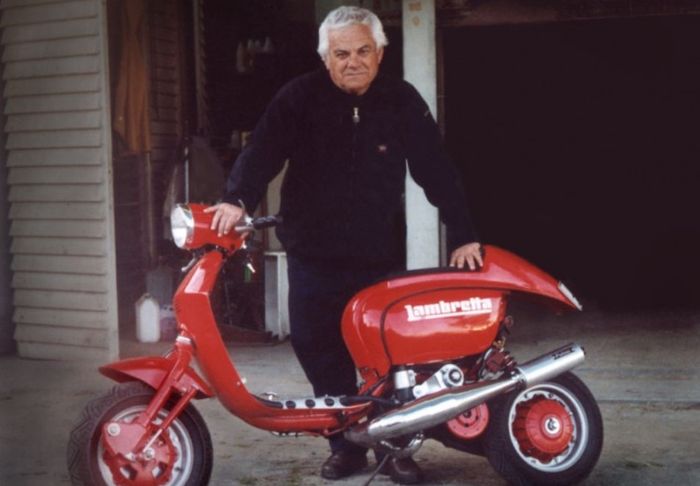 Alfredo Baptista Rodrigues dan Lambretta 225 hasil kolaborasi dirinya dengan Tomas Da Costa Lima