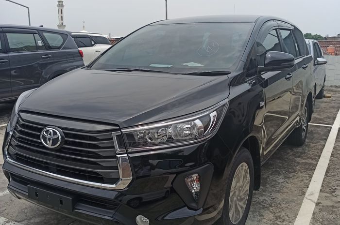 Diskon mobil baru Toyota Kijang Innova Reborn diesel tembus belasan juta rupiah.
