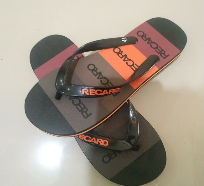 Sandal jepit model Recaro buatan Y2P Garage 