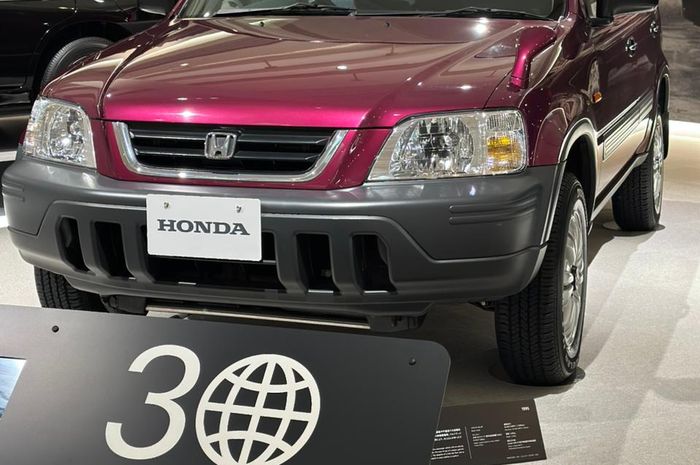 Honda CR-V generasi pertama yang meluncur di Jepang tahun 1995 ditampilkan dalam perayaan 30 tahun Honda CR-V di Honda Collection Hall, Tochigi, Jepang