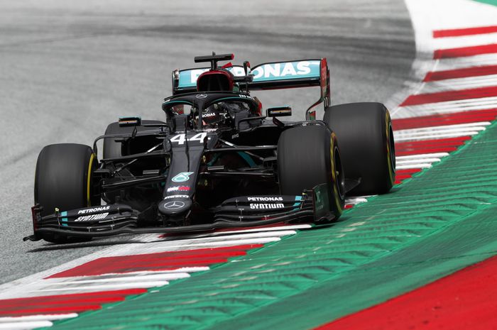 Lewis Hamilton saat beraksi di F1 Austria 2020