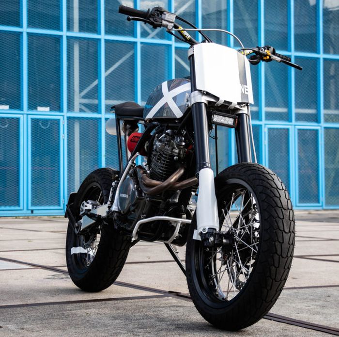 Tampangnya dibuat sangar dan keren