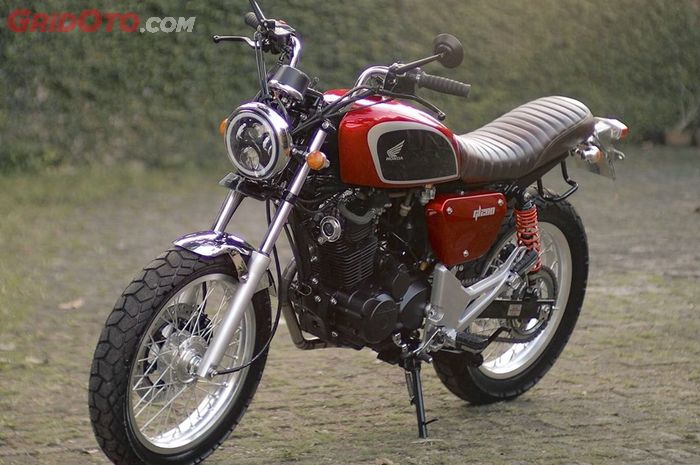 Honda Tiger Revo menjadi tracker klasik, berkiblat ke Honda CB223S. Tampil dengan ban dual purpose.