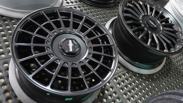 Rotiform LAS-R (Kiri) R17x8 PCD 4x100-114,3 ET+40