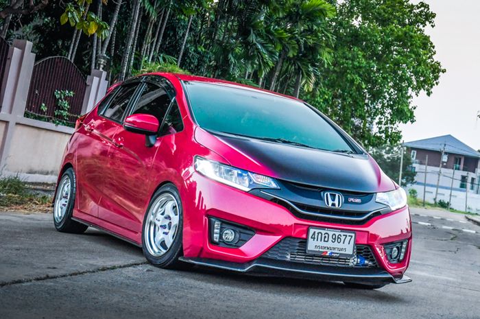 Modifikasi Honda Jazz GK5 tampil sporty dan modis garapan AZC Original, Thailand