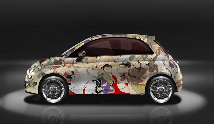 Gambar-gambar porno membungkus bodi Fiat 500
