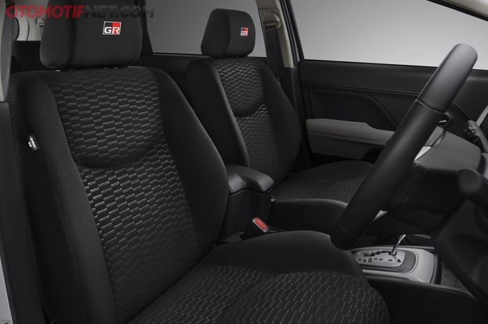 Black Interior Color hadir pada New Rush GR Sport dengan  atmosfer kabin yang lebih premium dan nyaman