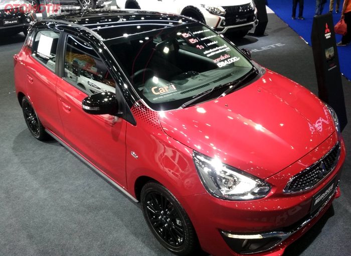 MItsubishi Mirage Limited Edition dengan skema atap hitam